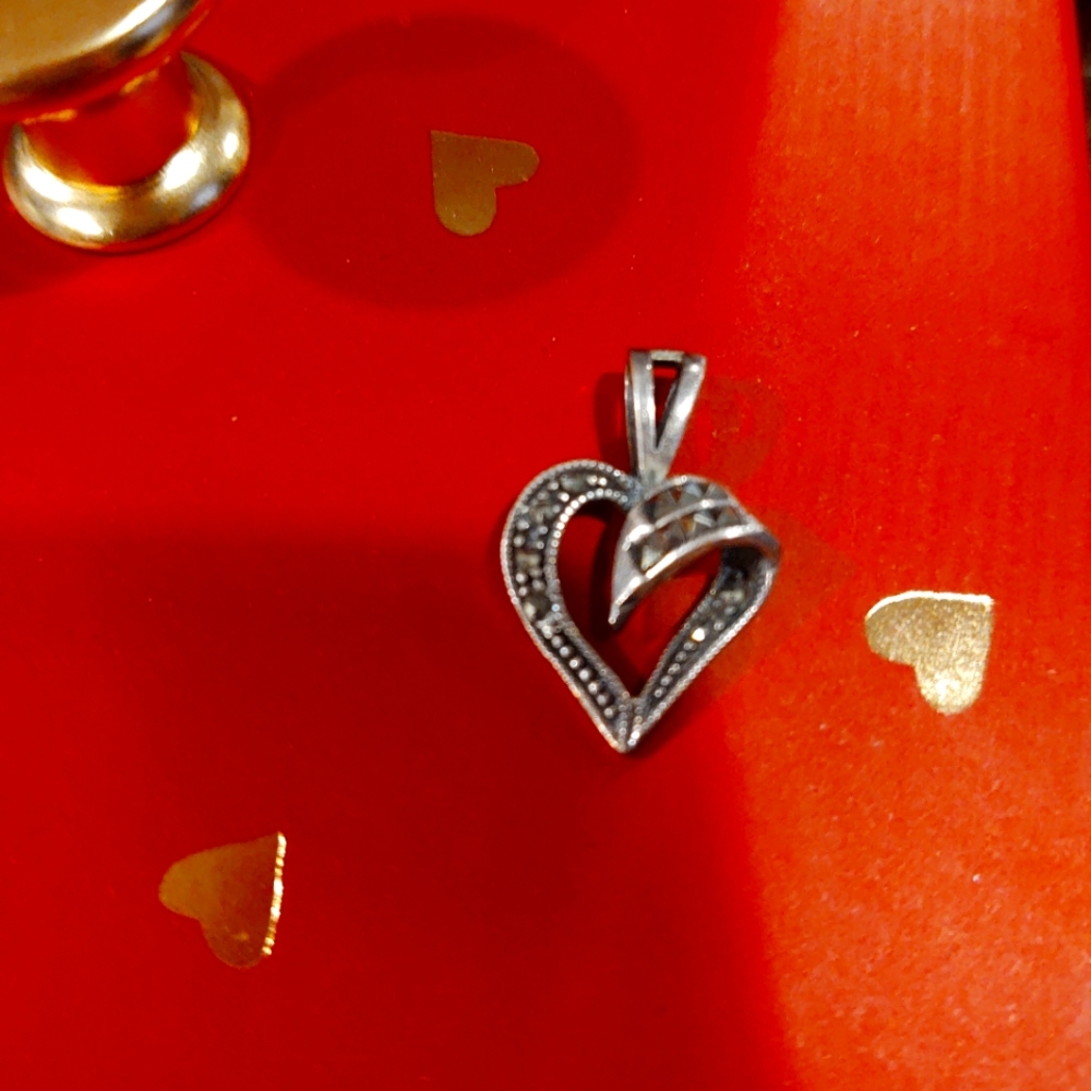 Heart marcasite silver pendant